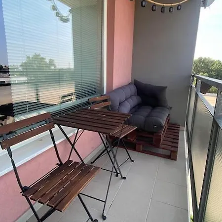 Apartment Sunset View, Near The Airport & Private Parking Dvorníky
