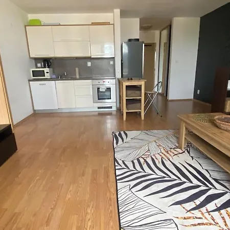 Lejlighed Sunset View, Near The Airport & Private Parking