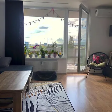 Sunset View, Near The Airport & Private Parking Apartmán *