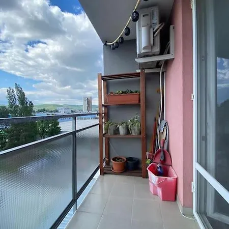 Sunset View, Near The Airport & Private Parking *