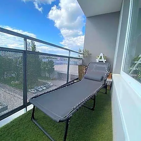 Apartmán Sunset View, Near The Airport & Private Parking *